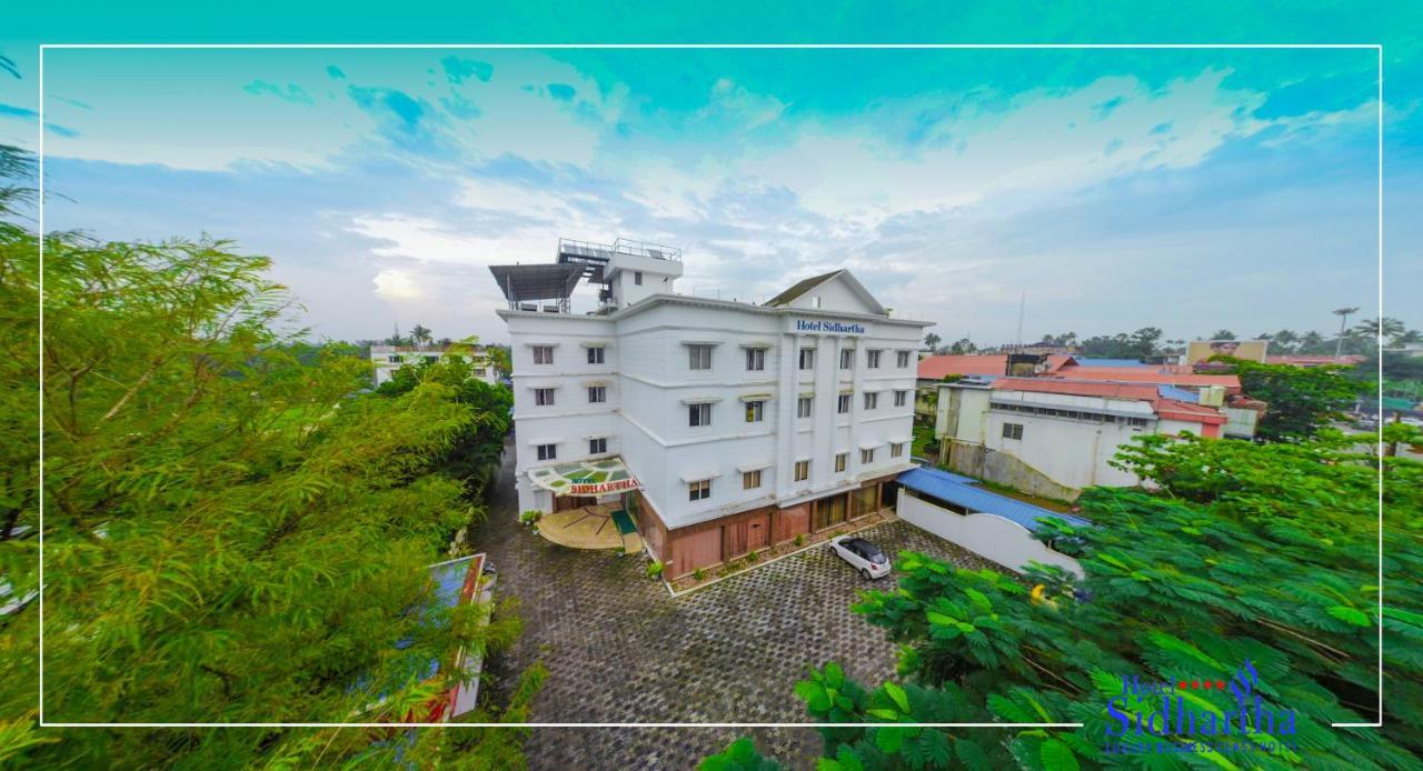 Hotel Sidhartha Chalakudy Kizhake Chālakudi Exterior foto