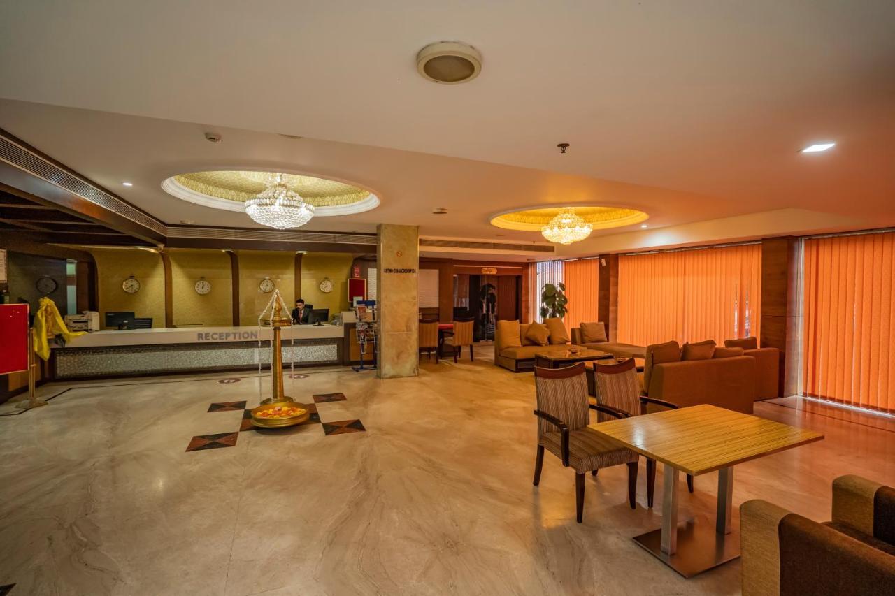Hotel Sidhartha Chalakudy Kizhake Chālakudi Exterior foto
